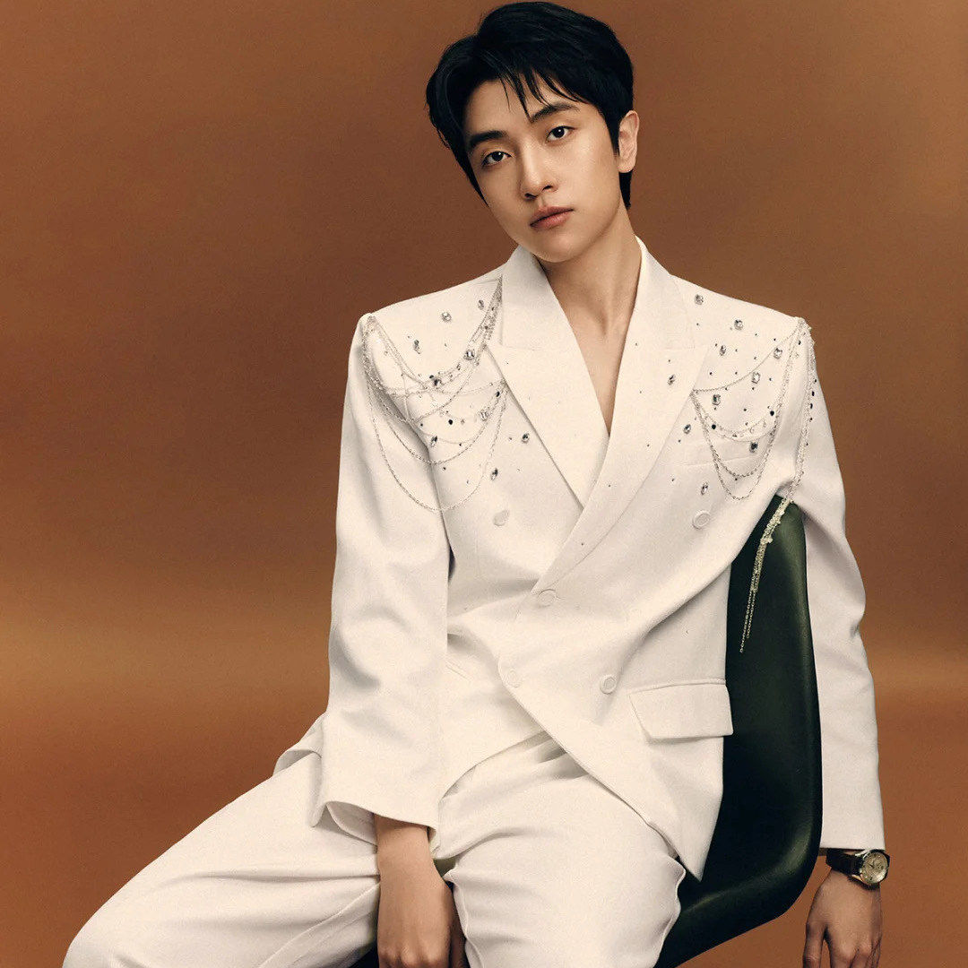 明星同款白色手工链条镶钻装饰西服外套男士轻奢高级感商务舞台潮,男装,商务正装西服,淘宝优惠券,粉丝福利购,淘宝优惠卷