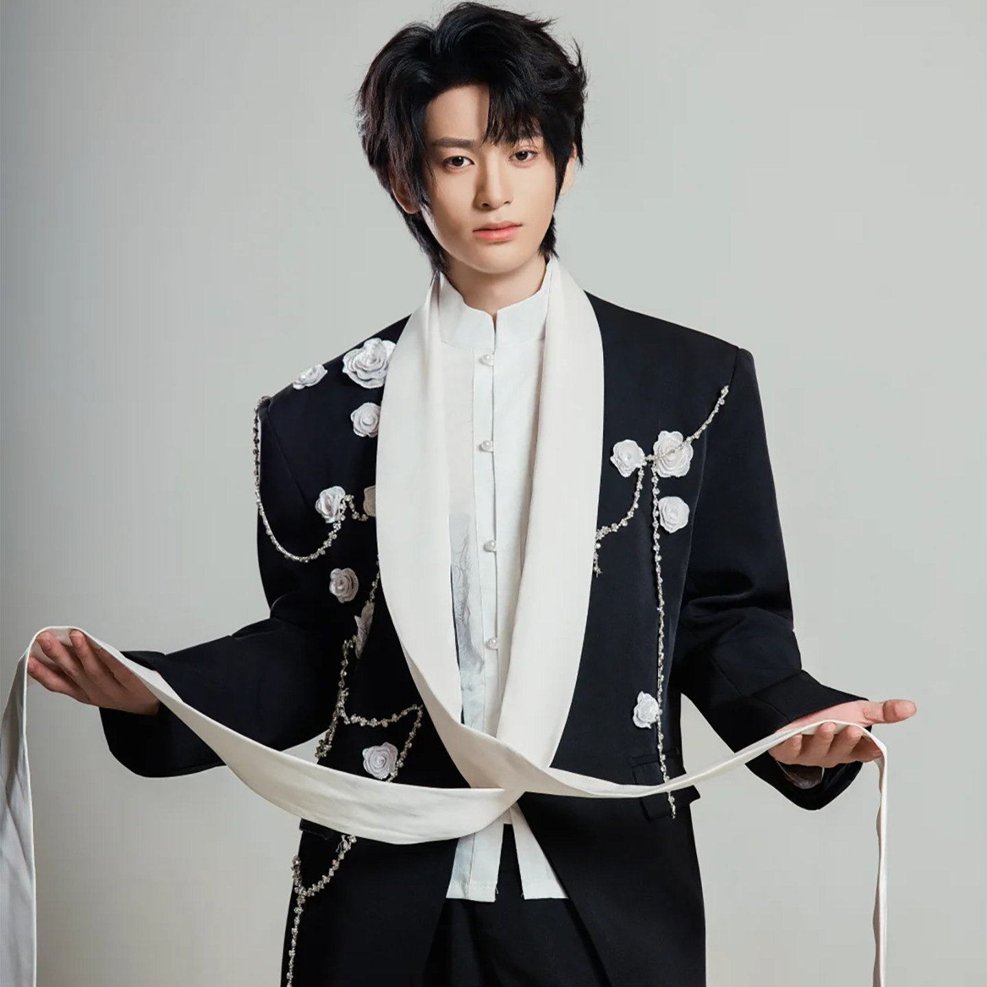 明星同款时尚晚宴风黑色西装外套男高级感手工花朵设计感商务正装,男装,商务正装西服,淘宝优惠券,粉丝福利购,淘宝优惠卷