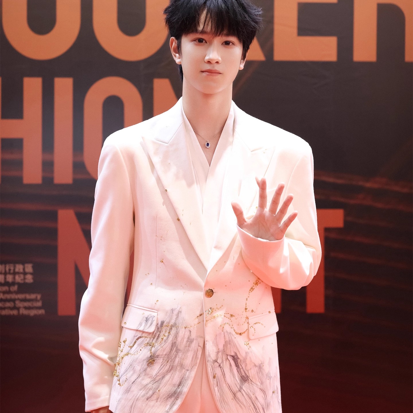 敖子逸明星同款水墨画印花西服潮