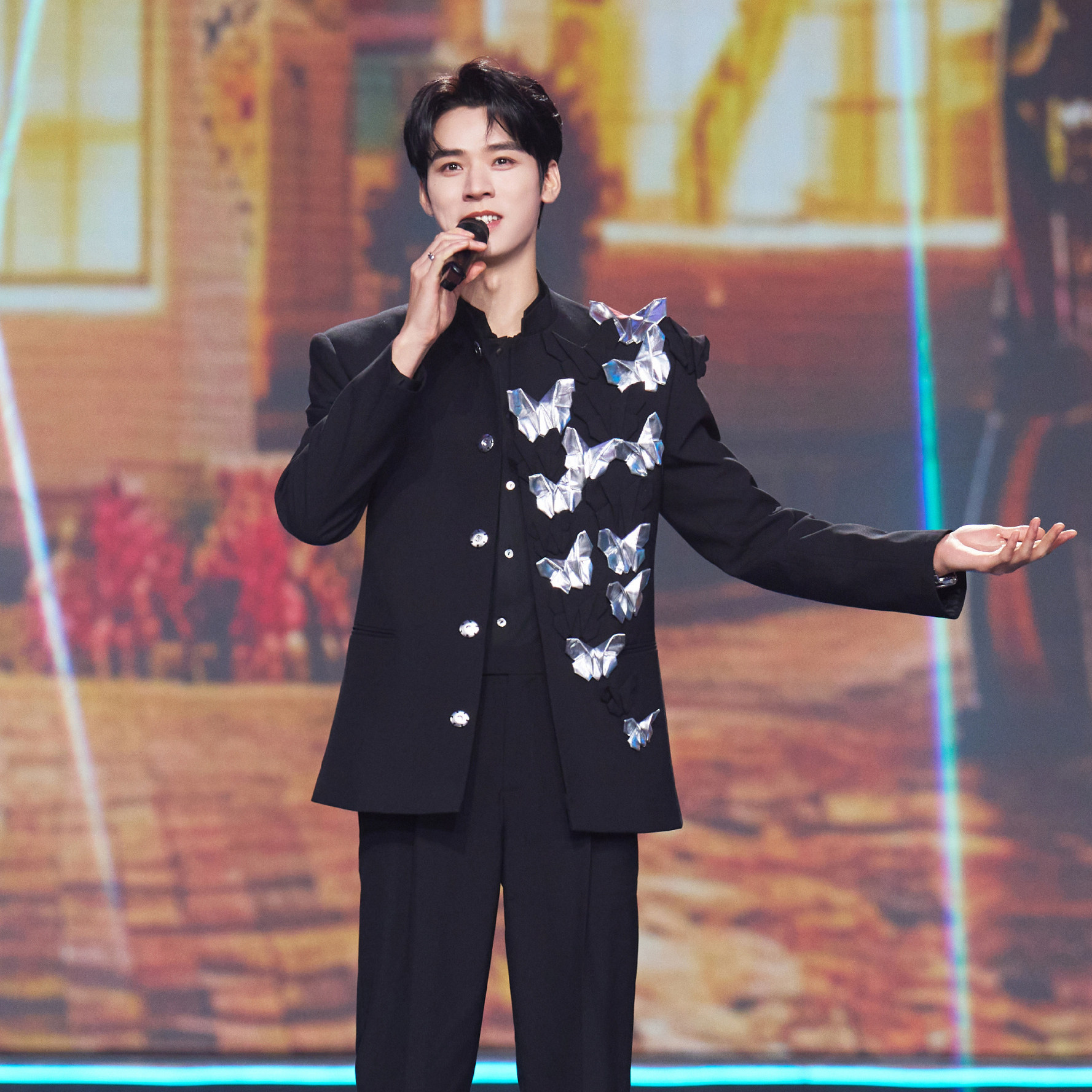 龚俊明星同款黑色立体蝴蝶设计休闲西服男潮流时尚舞台西服套装潮