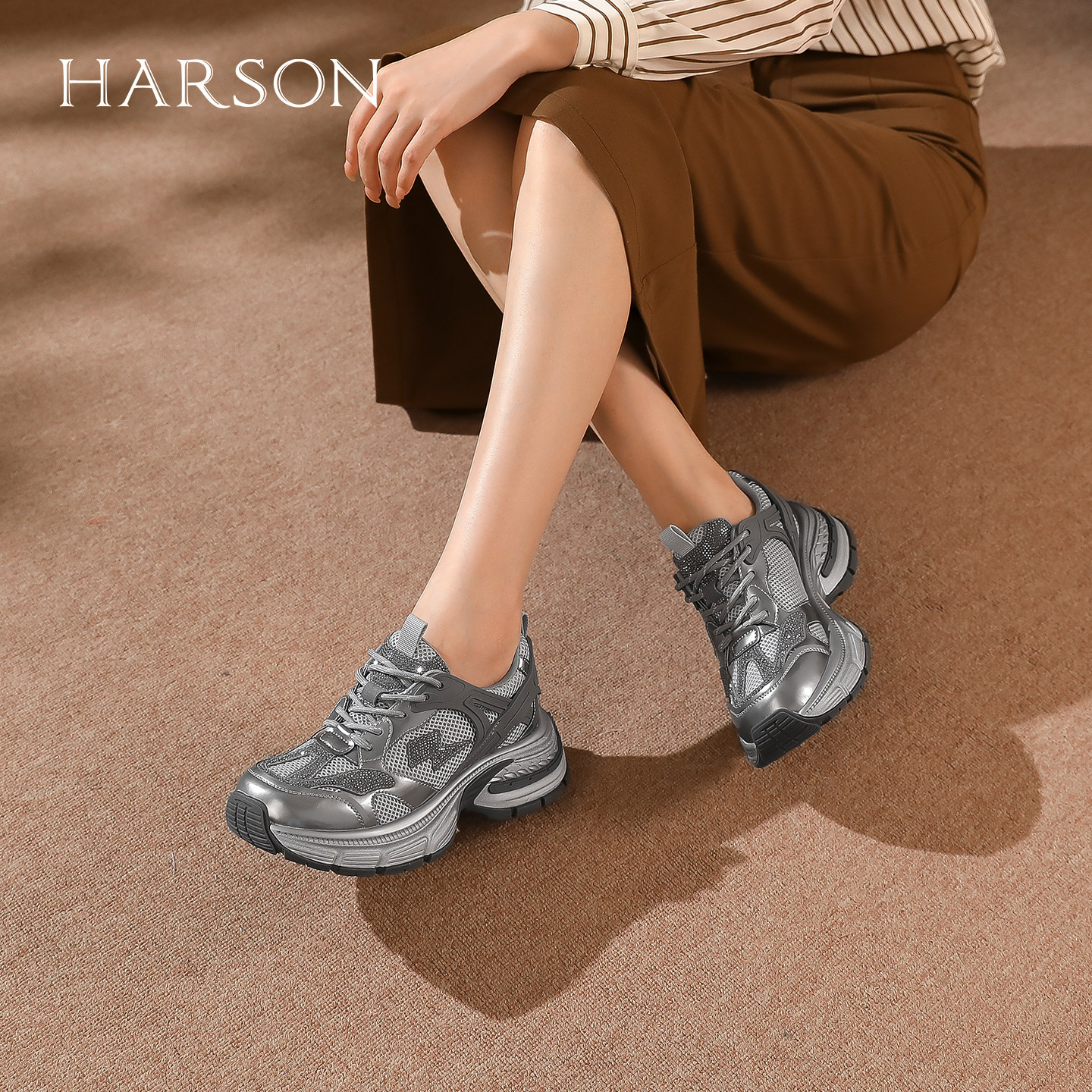 哈森运动风网面拼接透气老爹鞋厚底增高精致水钻休闲鞋HCL2516