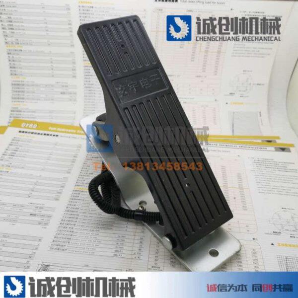 徐工吊车配件大全QY8D吨国三电子油门踏板脚踏板原厂