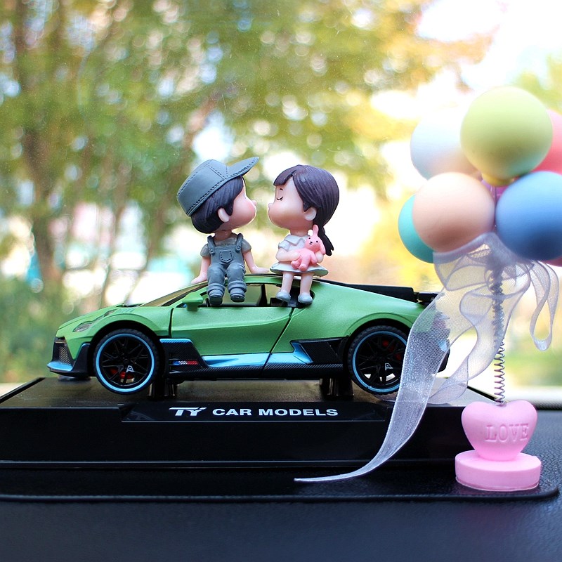 汽车摆件车载卡通情侣饰品车内中控台玩偶合金跑U车模型高档可爱