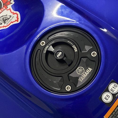 适用雅马哈YZF R1 R6 R15 R25 R3 FZ1 FZ6 XJR1300改装快拆油箱盖