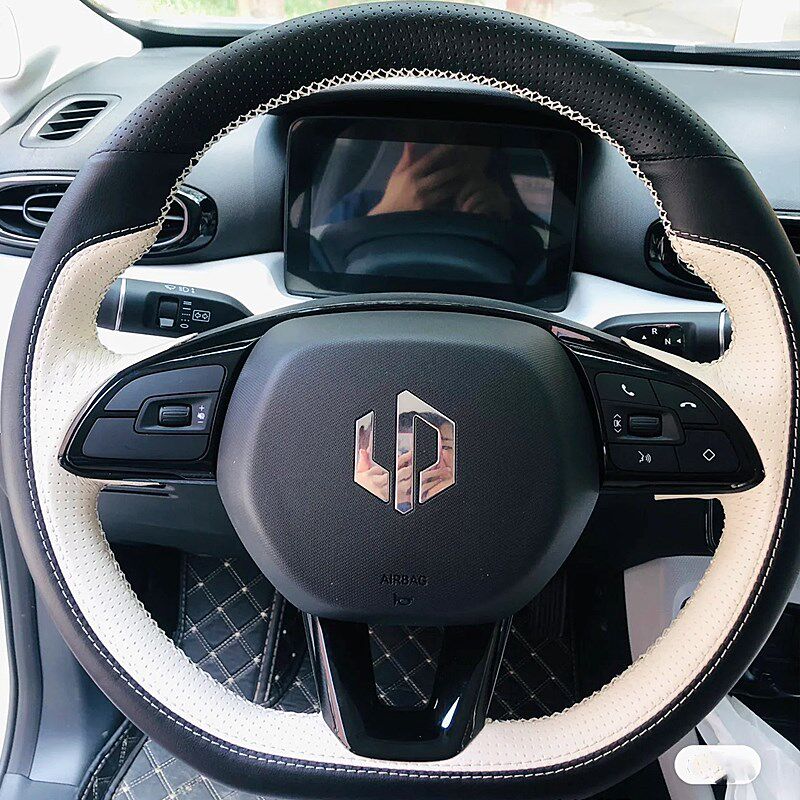 适用于零跑T03SC011方向盘把套全包围手缝皮定制颜色碳纤翻毛真皮