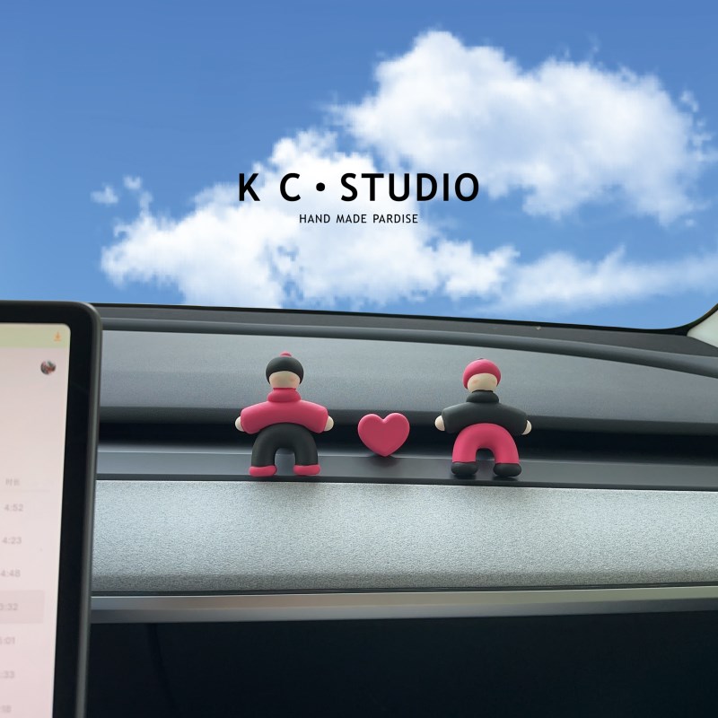 新款奶牛小人创意车载香薰特斯拉model3/y汽车香水出风口装饰