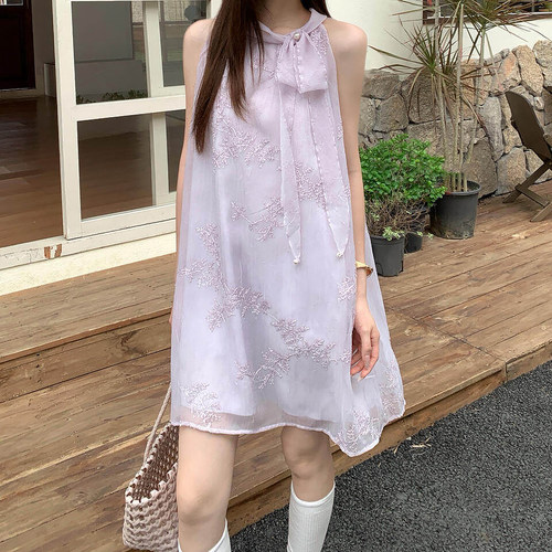 独特漂亮甜美减龄绑带刺绣无袖连衣裙女夏宽松遮肉显瘦小个子短裙