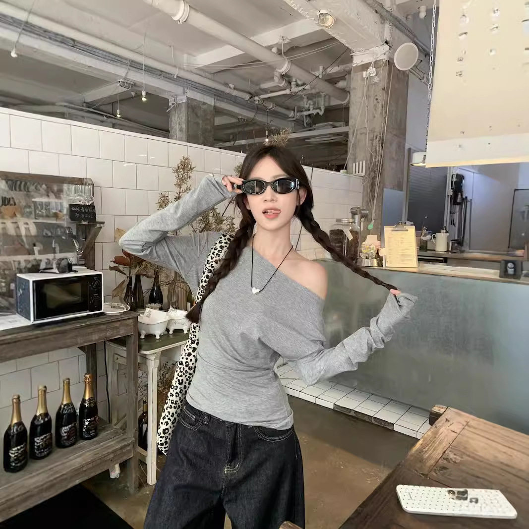 设计感小众甜辣妹露肩长袖T恤女装春季修身显瘦灰色打底内搭上衣