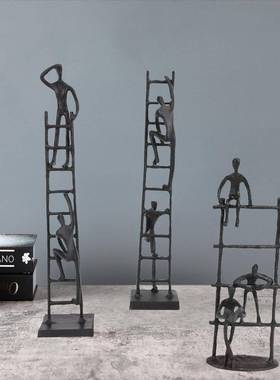 现代简约抽象金属黑色攀登人物摆件家居客厅创意软装桌面工艺摆件