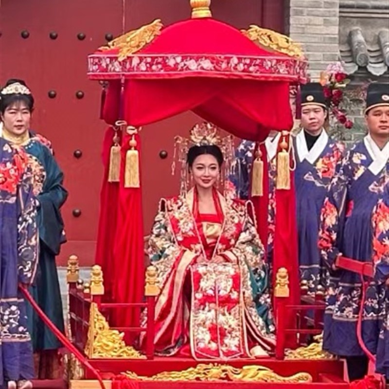 婚庆花轿喜轿中式八抬大轿古典大花轿子明制汉婚圆顶胡蝶花轿凤撵