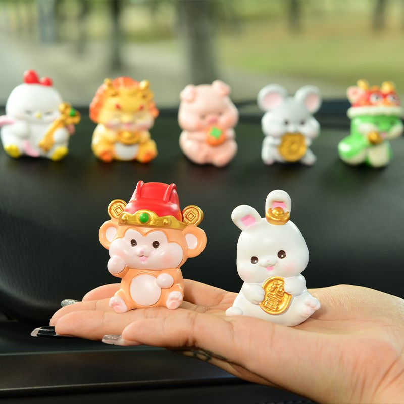 十二生肖车内饰品摆件2024新款中控台装饰用品治愈系车载摆件男女