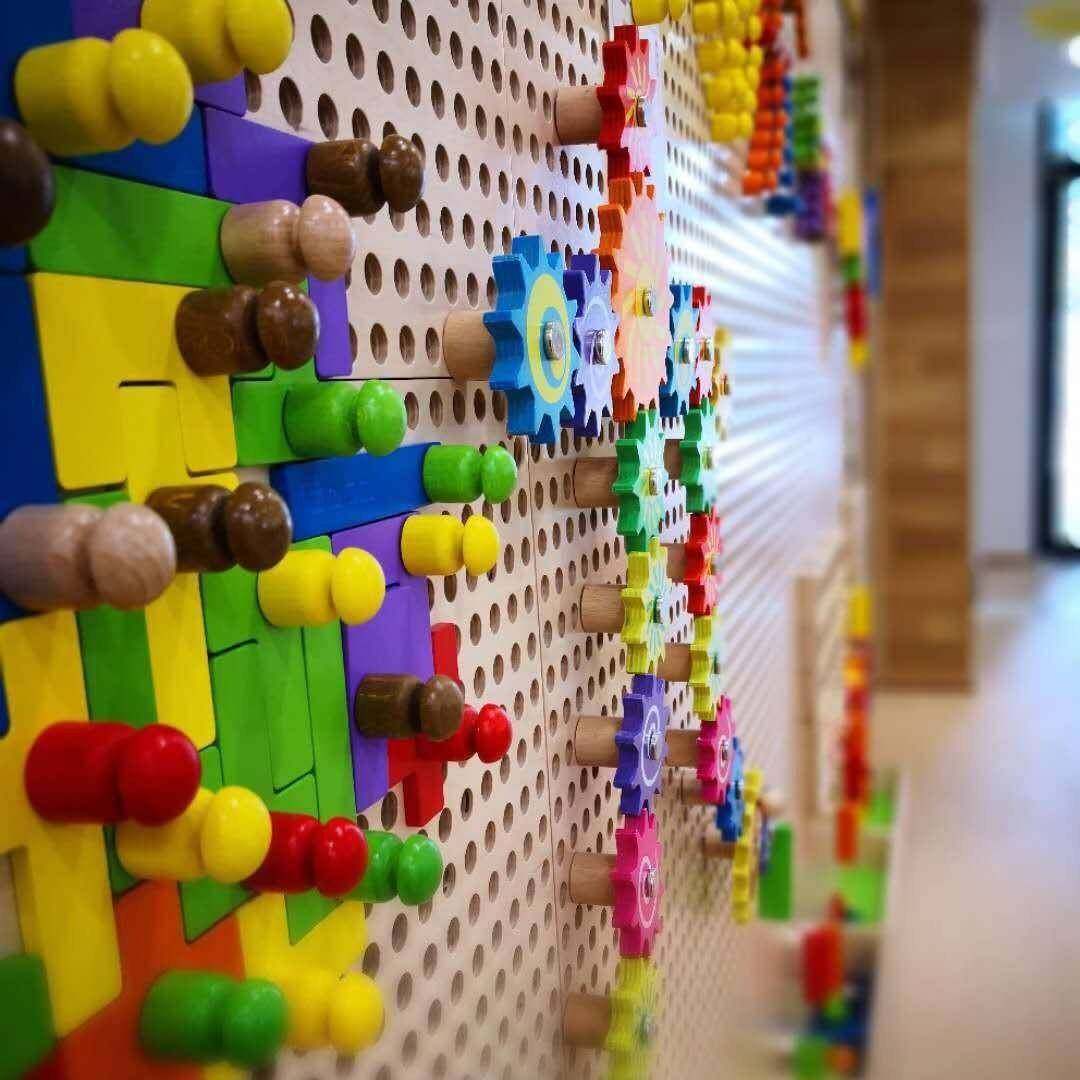幼儿园墙面玩具走廊游戏装饰儿童早教益智认知板墙上操作蒙氏教具