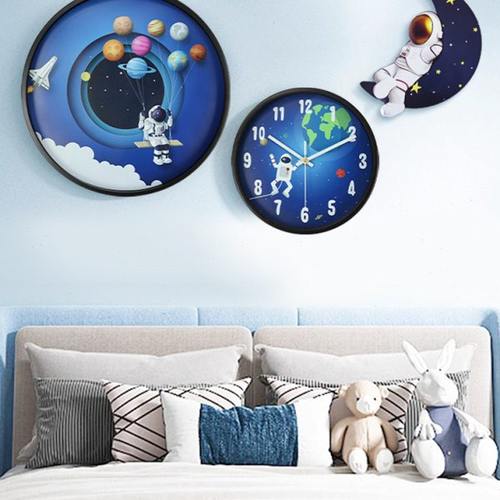 儿童房装饰画挂钟床头背景墙装饰宇航员时钟男孩女孩卧室房间钟表