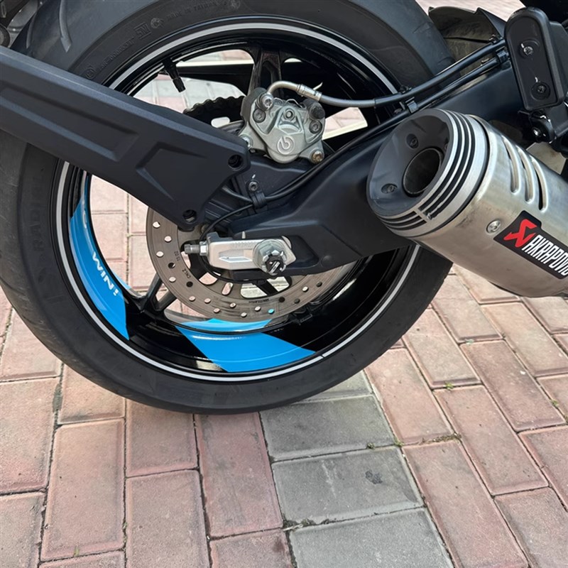 适用春风450SR/NK/800NK箭头轮毂贴纸轮胎装饰拉花改装防水贴纸