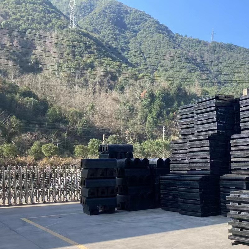 铁路橡胶道口铺面板矿用水泥道口板多用途轻轨道 U铁路公路道口板