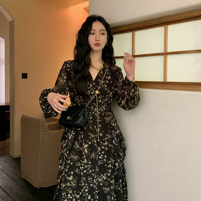 任小艺别致赫本风黑色碎花洋装女春秋20K23新款V领高腰遮胯长裙