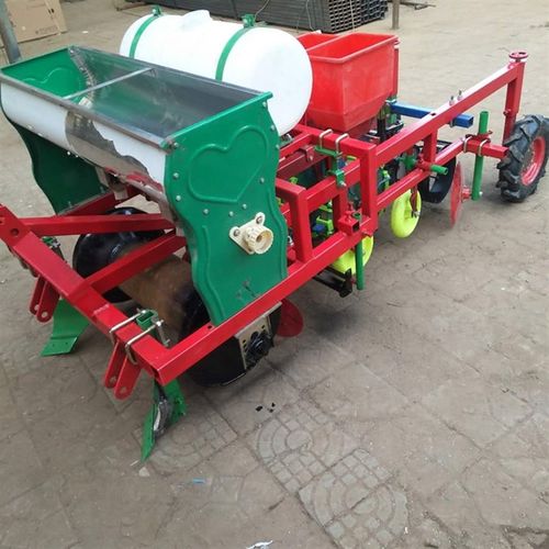 花生膜上播种机四行花生覆膜v精播施肥喷药耕种机械免抠膜拖拉机