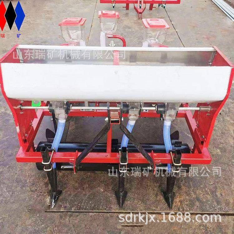 拖拉机带花生玉米谷物覆膜播种机谷子高粱起垄施肥铺膜机