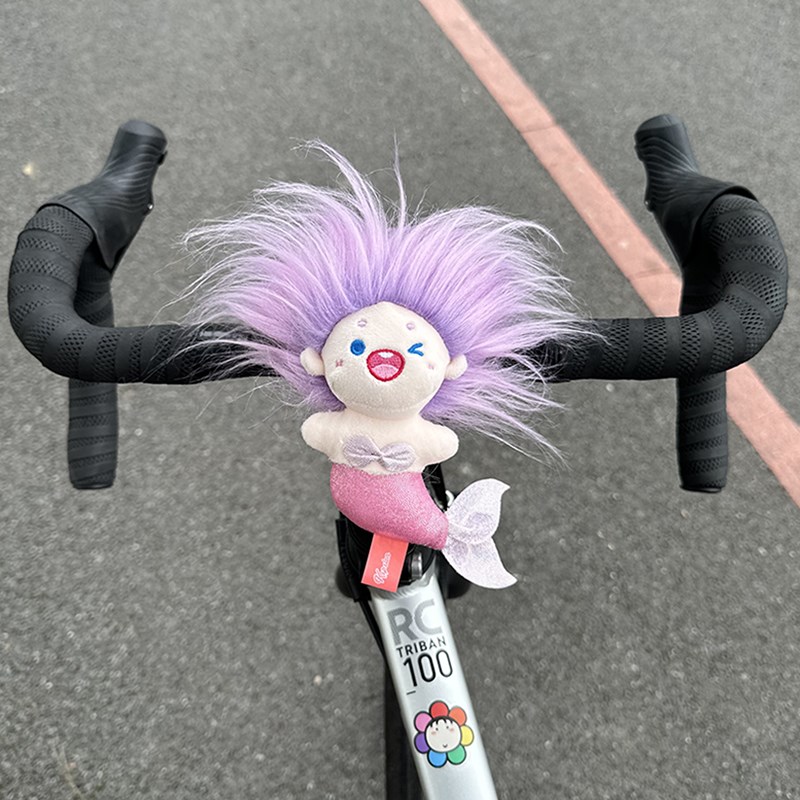 自行车装饰品电动踏板摩托后视镜美炸了人鱼毛绒公仔缺牙挂件