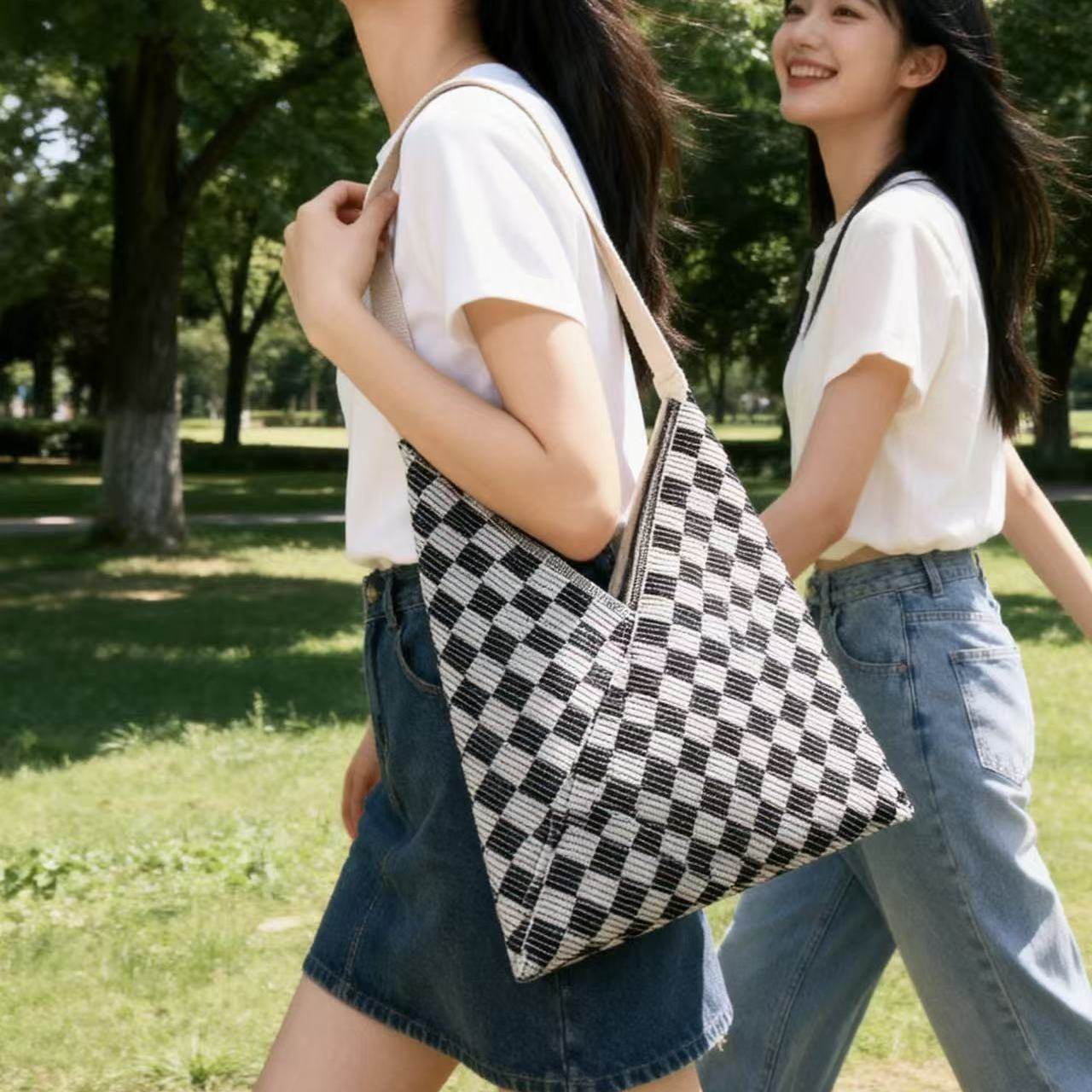 韩版黑白格子三角包托特包棋盘格单肩包女装百搭手工编织包