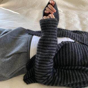 高级感黑灰拼色毛衣女2025年春秋新款韩系小个子短款针织开衫外套