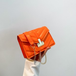 2024夏季新款车缝线链条信封包简约通勤休闲斜挎锁扣流行潮流女包