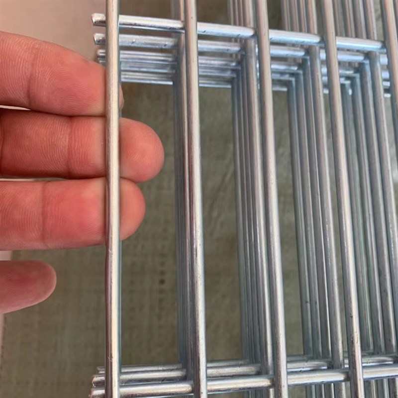 镀锌铁丝电焊网片养殖围栏防护网狗笼鸽棚漏粪网长孔网格金属隔离