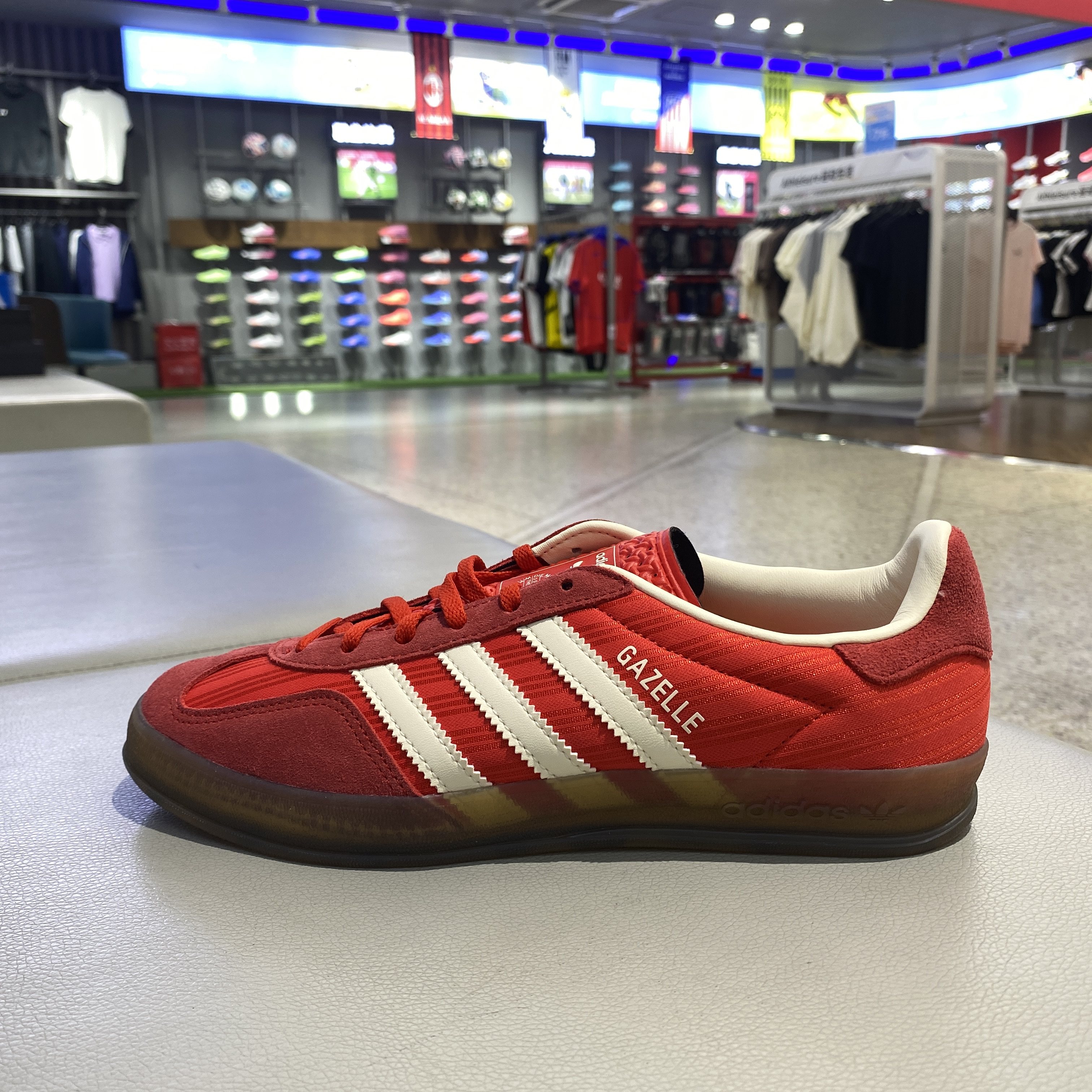 阿迪达斯ADIDAS三叶草女款板鞋