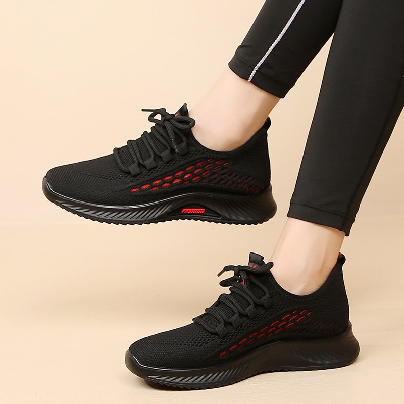 妈妈运动鞋中老年中年舒适软底老年旅游鞋女黑色轻便防滑老人女鞋