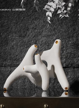 创意陶瓷小摆设i工艺品客厅电视柜桌面家居装饰品抽象几何步舞摆