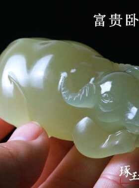 新疆和田玉牛手把件青白玉扭转乾坤玉牛把玩玉石12生肖饰品