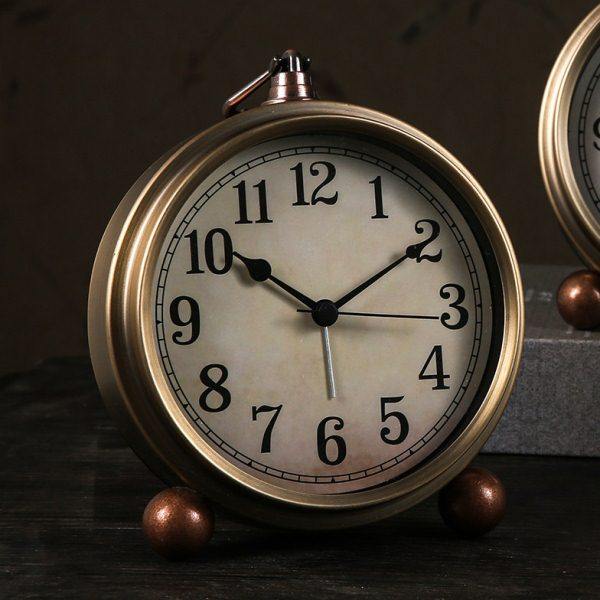 轻奢风复古小台钟闹钟表金属镀铜老式经典学生用床头书桌装饰摆件