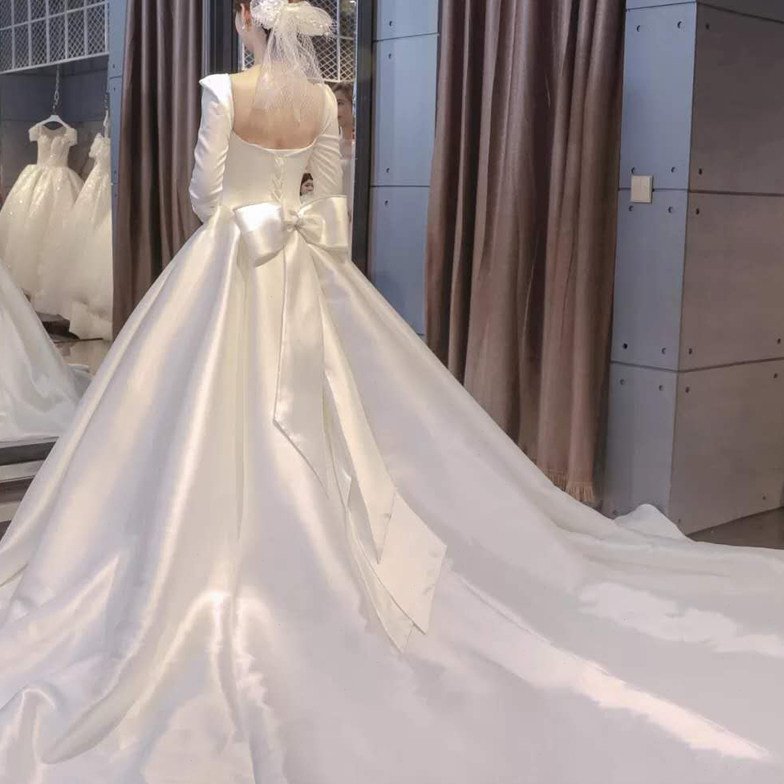 缎面主婚纱2024新款新娘长袖遮手臂超仙气质赫本风出门轻纱大拖尾