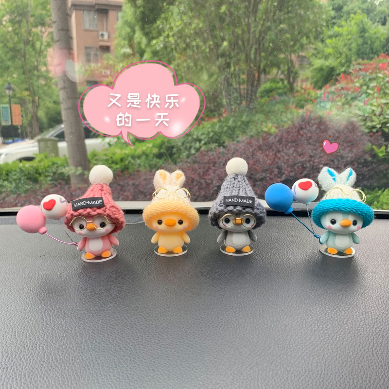 汽车摆件可爱公仔饰品车载企鹅装饰网红鸭车内用T品中控台摆设情