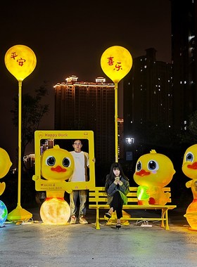 卡通小黄鸭子摆件大型玻璃钢雕塑幼儿园商场儿童乐园楼盘装饰打卡