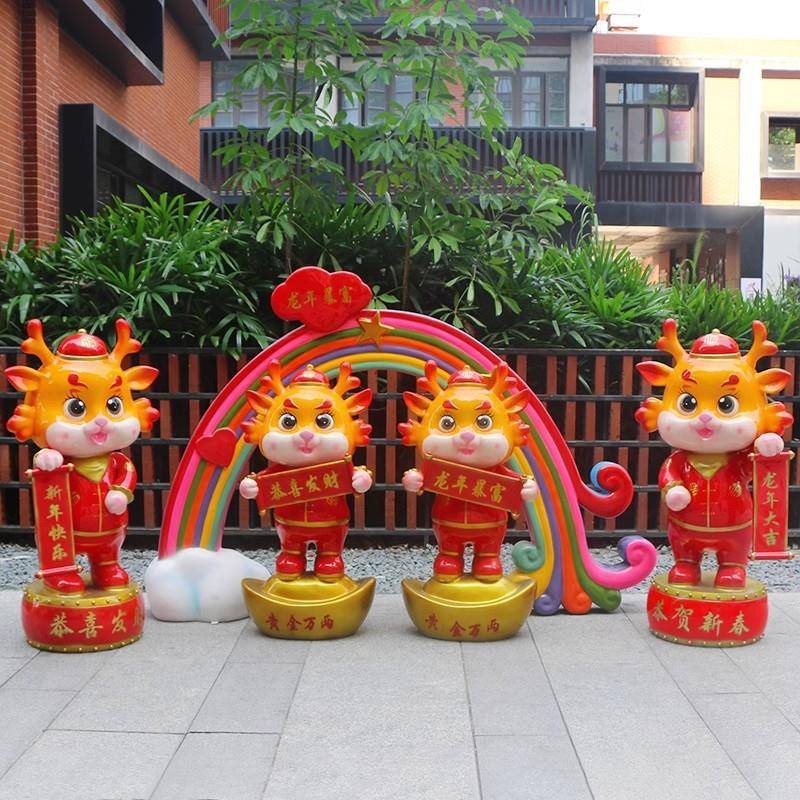 新年卡通生肖龙雕塑摆件宇航太空龙玻璃钢春节商场户外售楼处装饰