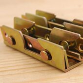 锁扣门板卡扣原宿舍扣件防滑垫金属配件螺丝铁扣大床拆卸简易直角