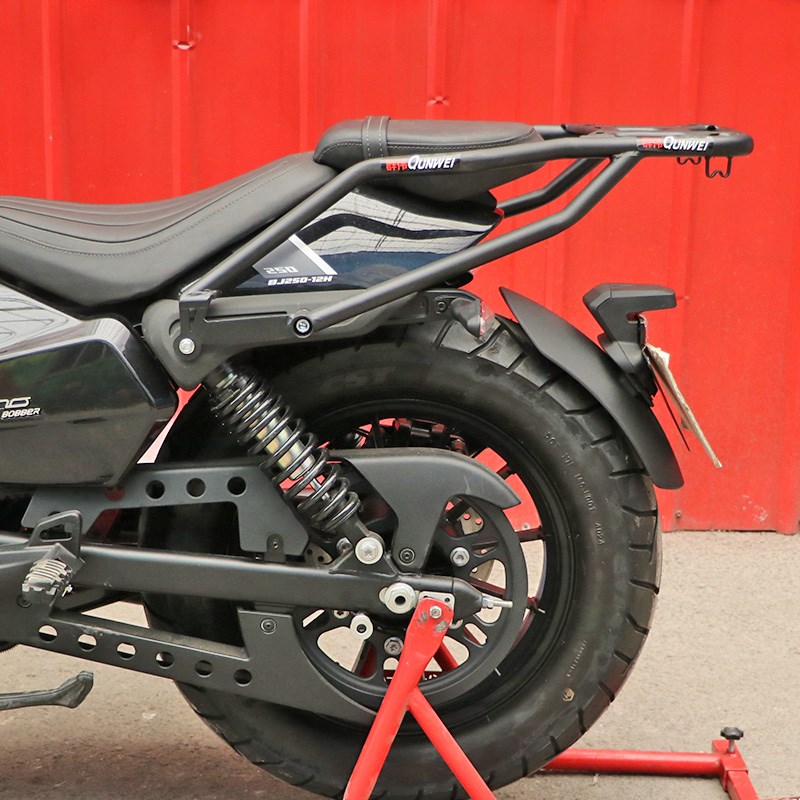 适用钱江贝纳利哈伦252后货架尾箱架尾翼尾箱支架BJ250-12E尾架