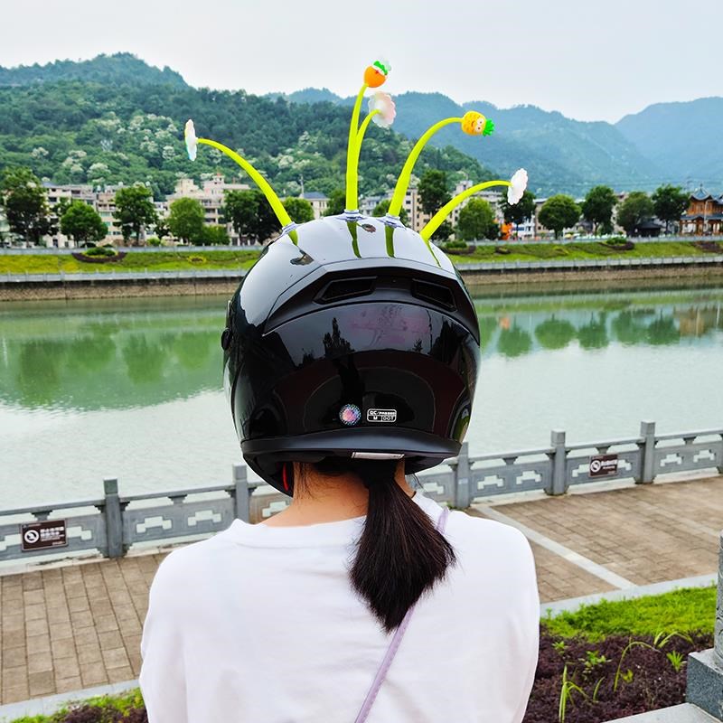 头盔吸盘摇摆太阳花装饰电动车摩托车帽通用搞笑抖音玻璃萝卜