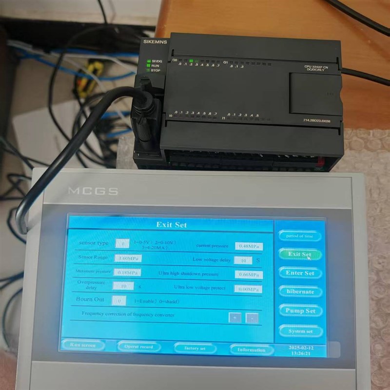 英文版恒压供水控制器一拖五分体带PLC485通讯出口版供水控制器