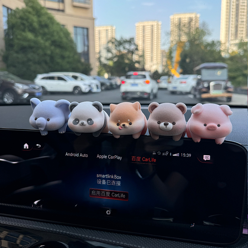 可爱毛绒趴趴小猪k公仔汽车摆件车载车内挂件车上中控台屏幕装饰