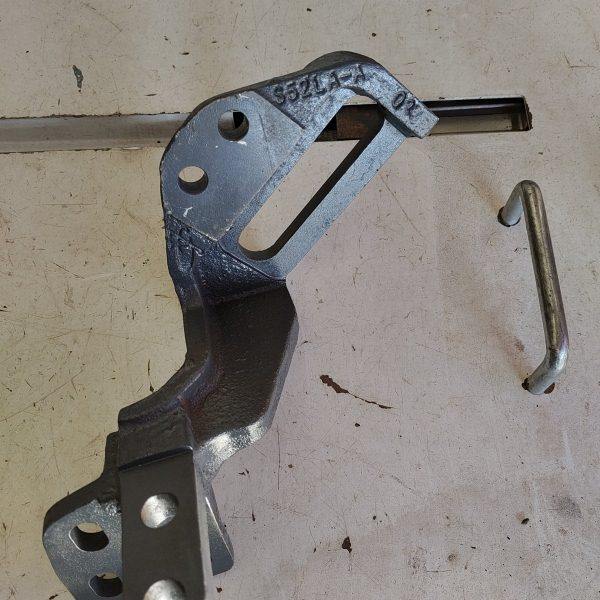 玉柴YC4S140 YC4S150 YC4S160 YC4S170 S52LA-A 皮带张紧轮支架