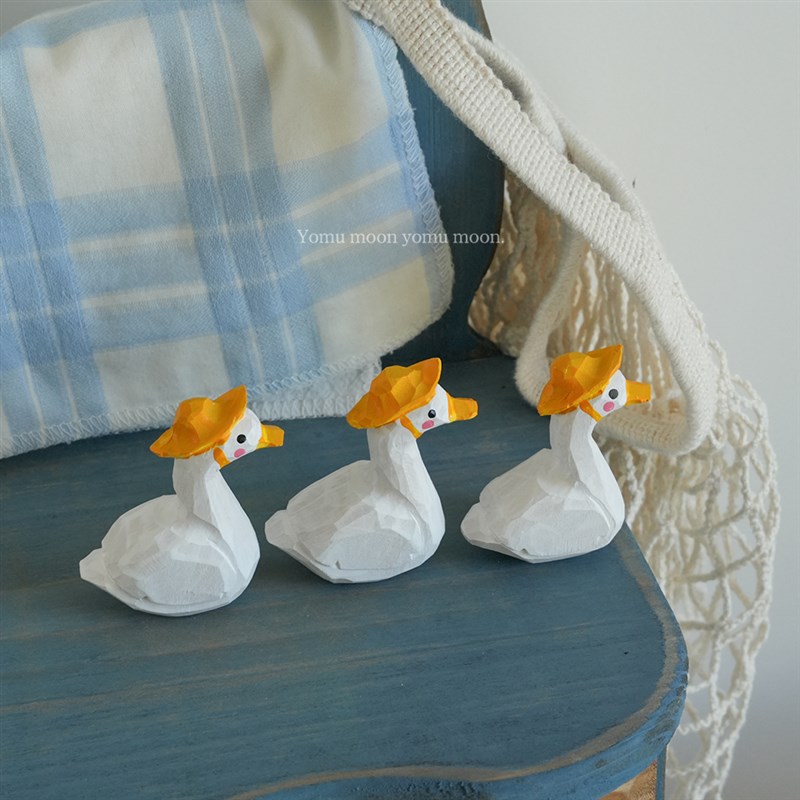 小黄帽鸭 迷你木雕摆件纯手工创意木雕钥匙扣桌面装饰礼物礼品