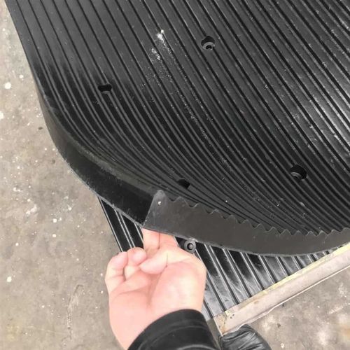 橡胶实心减噪板停车场上下坡减速减震板J车库缓冲带汽车车轮防滑