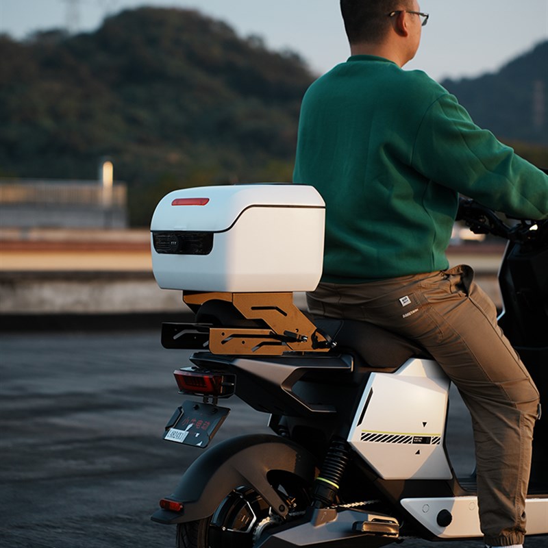 适用小牛电动车伸缩尾架F2/G2/MQiL/F400T尾箱尾架后备箱改装配件