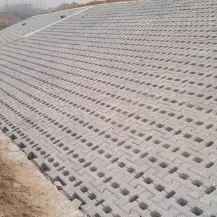 护坡砖工字型沙水泥石粉压制混凝土河堤山边高速旁源头厂家防水