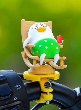 可爱小刘鸭自行车电动车摩托车装饰品车载摆件摇摇乐手办挂件配件