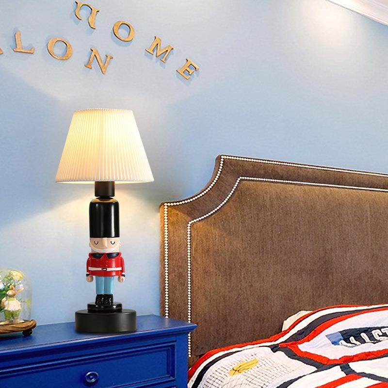 英伦卫兵台灯儿童护眼LED写字台灯男孩卧室书房创意个性树脂灯,特色手工艺,其他特色工艺品,淘宝优惠券,粉丝福利购,淘宝优惠卷
