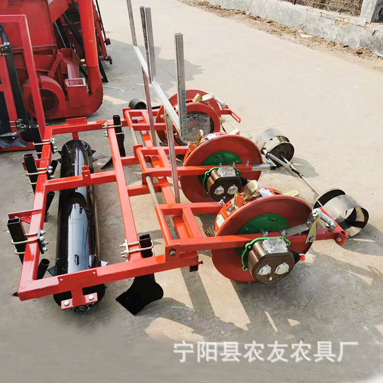 油菜、豆角铺膜播种机小四轮带2行滴灌甜玉米播种机豌豆精播机