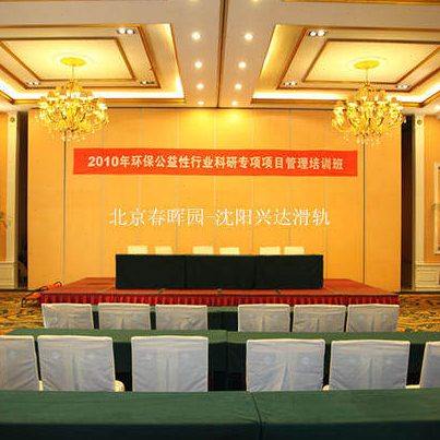 现代宴会厅防火折叠推拉墙酒店会议室北京玻璃活动隔断门兴达60型